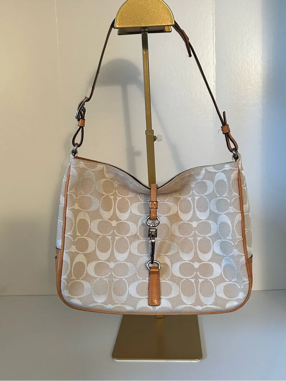 Coach”Hamptons” Signature Clip Hobo bag with Tan Leather Trim